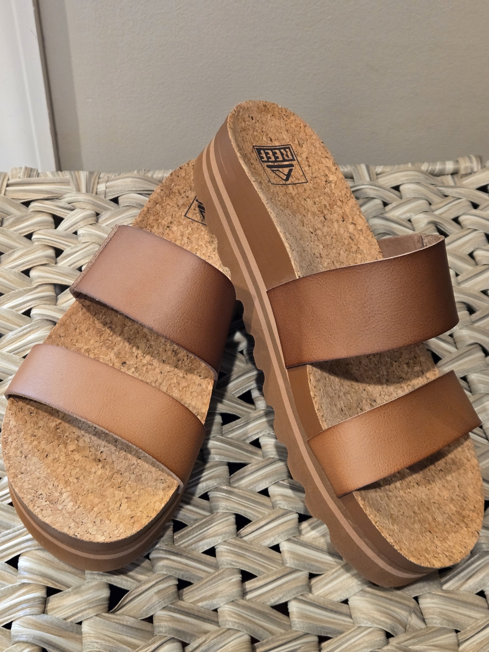 Women's REEF Cushion Vista Platform Slide Sandals - Sz 9